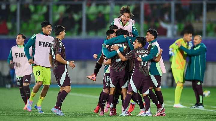 México arrolla a Chile en su casa para apuntarse en cuartos del Mundial