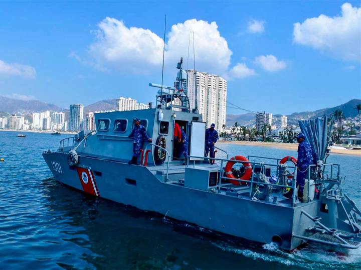 Marina despliega operativo de rescate tras ataques de EU en el Pacífico