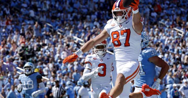 Clemson rolls out of open date by beating North Carolina 38