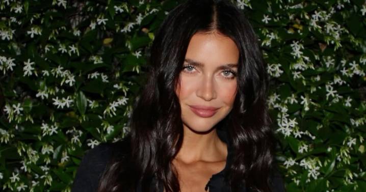 Zaira Nara reinventa el “little black dress” con un mono corto en clave biker, el nuevo infaltable del entretiempo: en fotos, las claves de su sensual look