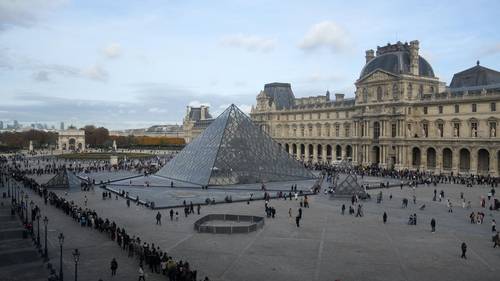Louvre director acknowledges failure after jewel heist and says she offered to resign