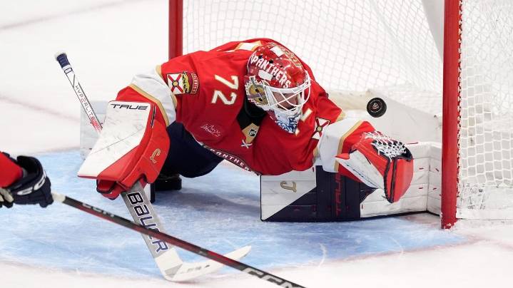 Bobrovsky's 50th career shutout leads Panthers to 3