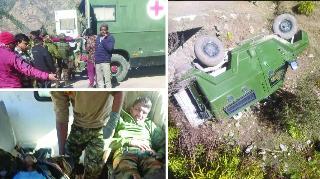 4 Cops injured as vehicle overturns in Poonch