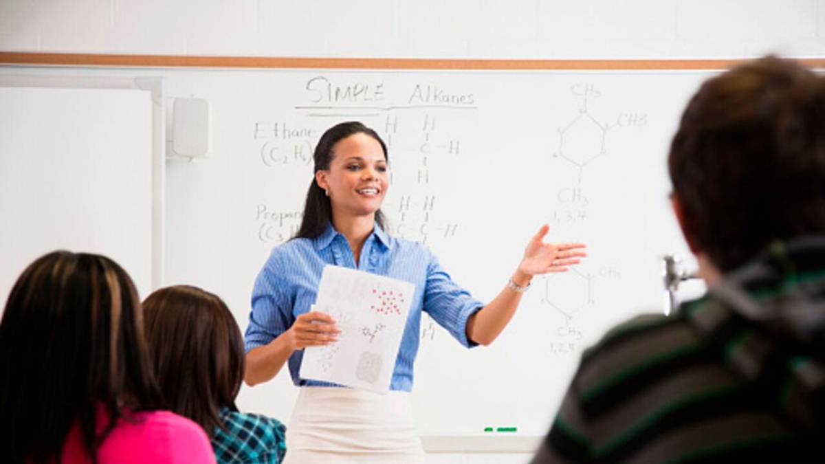 Trabajo para docentes con y sin experiencia: así pueden aplicar a más de 800 vacantes en el país