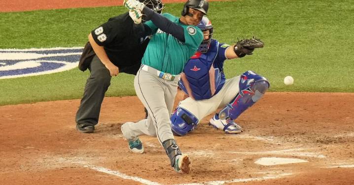 Mariners rout Blue Jays, take 2-0 ALCS lead; Dodgers hold off Brewers for 1