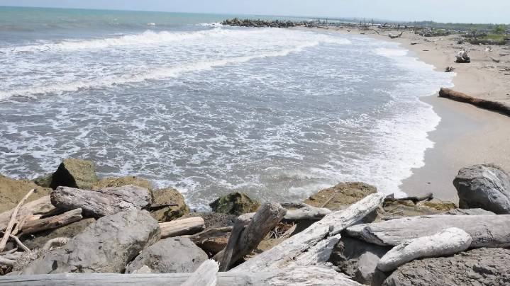 Joven pierde la vida al ser arrastrado por la corriente en Playa de Chachalaco