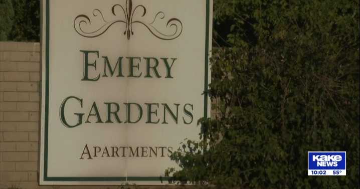 Emery Gardens tenant details 'horrible' living conditions as apartment threatens eviction