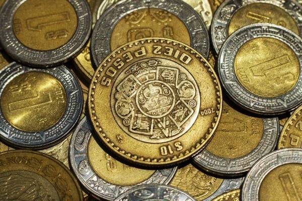 Cotiza dólar en $18.44 y BMV avanza 0.81%