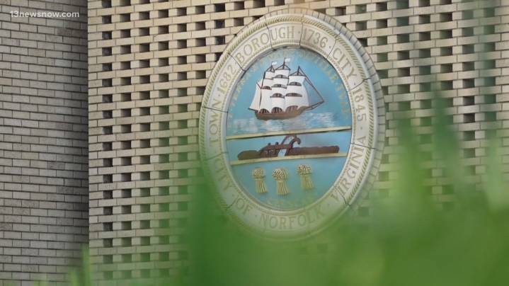 Norfolk School Board Approves Closure Plan