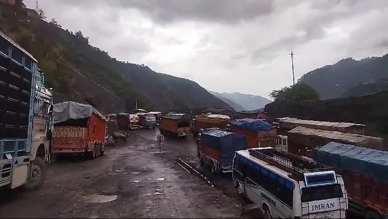 Inclement Weather Shuts Jammu-Srinagar Highway