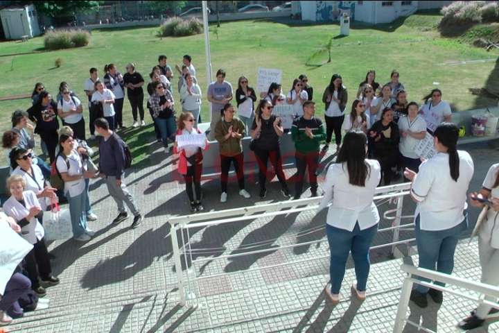 Enfermeros suplentes del hospital San Martín reclamaron por cortes de suplencias y atrasos en pagos