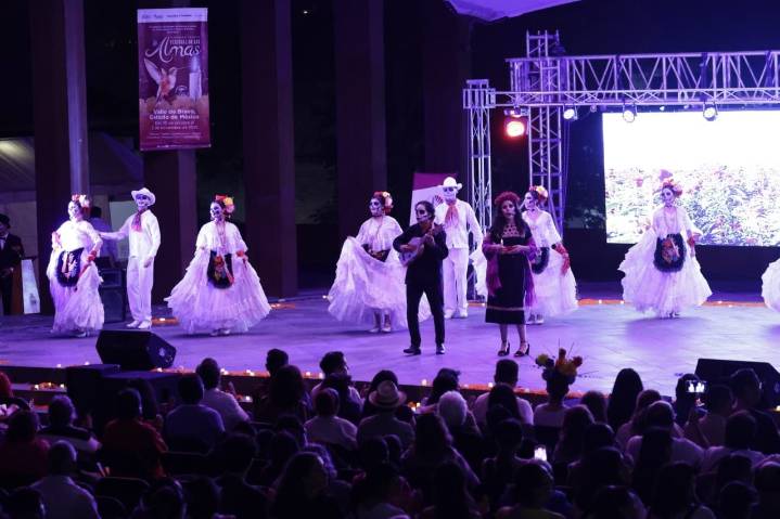 Engalanan Valle de Bravo con Festival de las Almas 2025