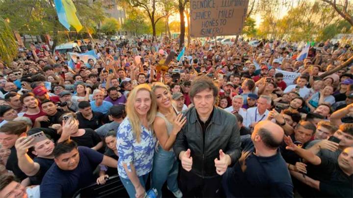 Milei encabezó una recorrida en Corrientes: "Les pido que sigan aguantando porque esta vez vale la pena"