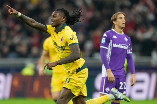 Rafael Leão lleva al AC Milan a la cima de la Serie en victoria ante la Fiorentina