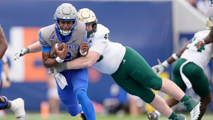 Memphis re-enters Top 25 after upsetting USF; Bulls back to unranked
