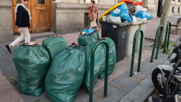 Tasa de basuras en Madrid: cuánto se paga, quién debe hacerlo y qué ocurre si el piso es alquilado