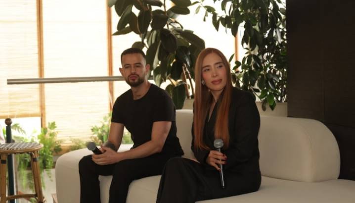 El color como declaración de identidad: las tendencias capilares que marcarán el 2026 según Camilo Hincapié y Luisa Fernanda W