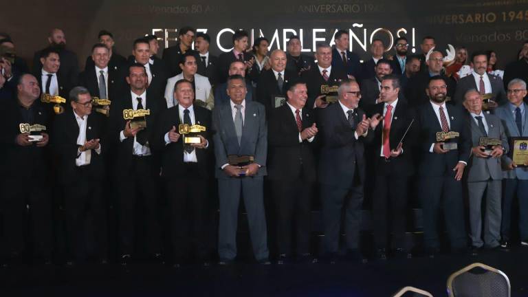 Reconocen trayectoria de familia de Venados de Mazatlán