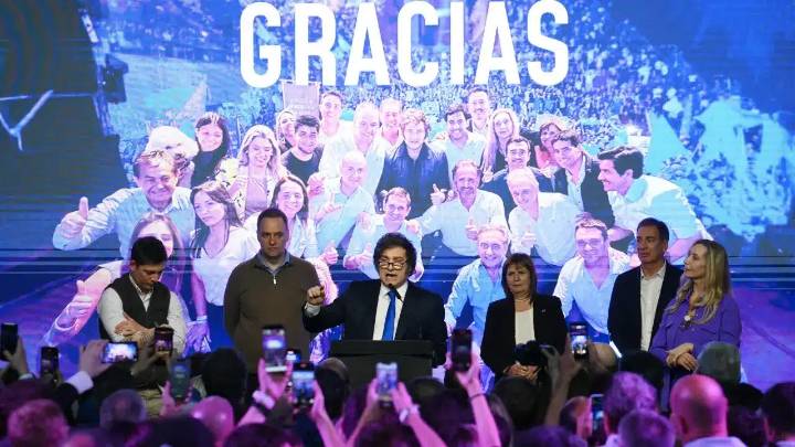 Javier Milei confirmó una renovación ministerial desde diciembre: «Tengo que armar para negociar y sacar las leyes»