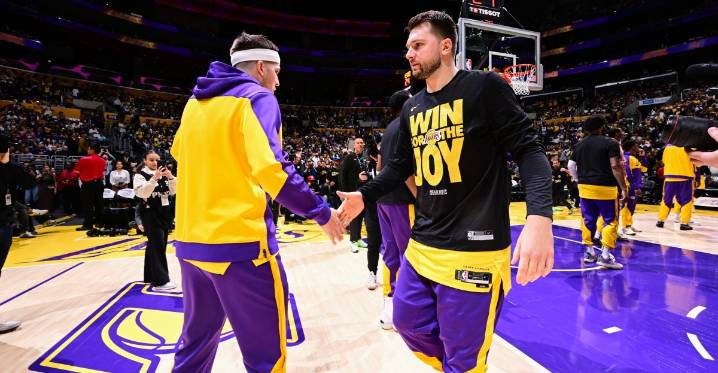 Luka Dončić practices, Austin Reaves limited ahead of Wolves game