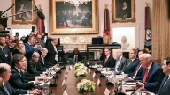 Préstamo millonario de EEUU a Argentina dependerá de la reelección de Milei, dice Trump