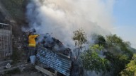 Sofocan incendio en el cerro de la colonia Independencia, en Monterrey