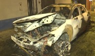 Vehículo se incendia frente a una empresa en La Perla: no se descarta caso de extorsión