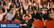 El emotivo reencuentro de Ricardo Arjona con sus fanáticos en Guatemala y un regalo que le recordó sus inicios