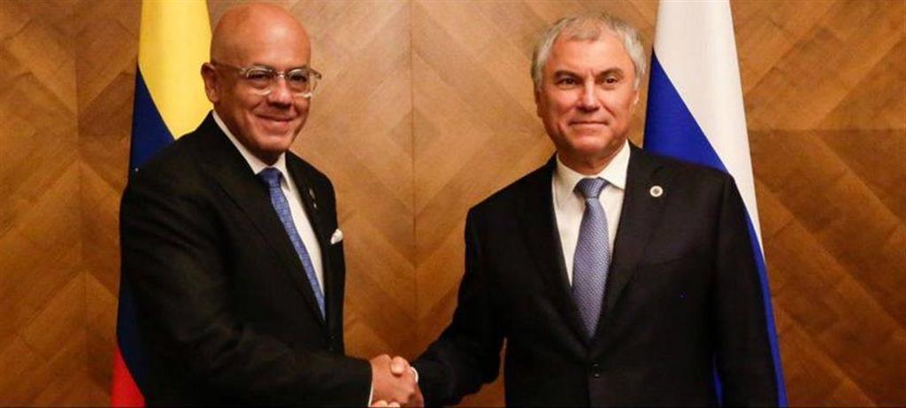 Titular de Parlamento venezolano dialoga con su similar de Duma rusa