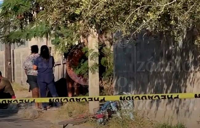 Soldador queda recostado y sin vida a un lado de la banqueta en Piedras Negras