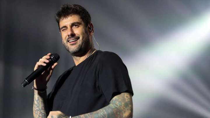 Melendi desata el fenómeno fan: 16.000 personas en los dos conciertos de Avilés