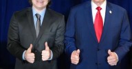 Trump recibirá este martes a Milei tras haberle lanzado un salvavidas económico