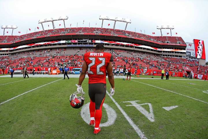 Deadspin | Oakland PD confirm Doug Martin unresponsive in custody