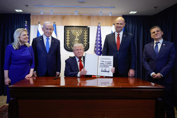 Trump proclama "la paz en Oriente Medio" en su soñada celebración del acuerdo sobre Gaza