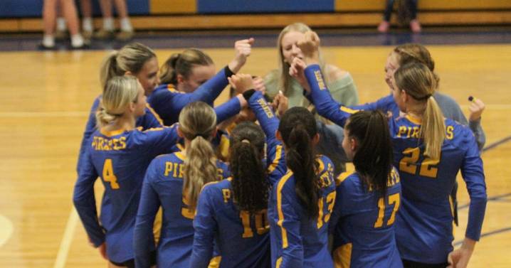 Pirates sweep Crusaders, cruise to 3