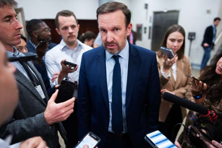 Bipartisan talks to end shutdown percolate in Senate