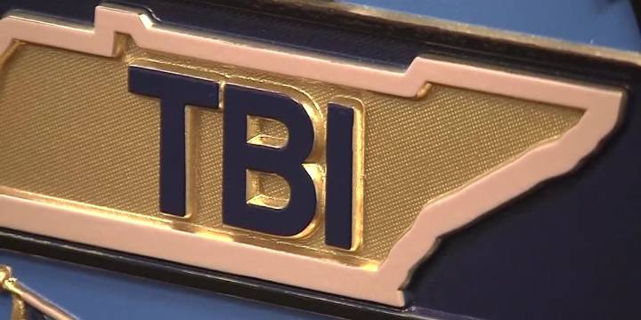 Halls couple accused of stealing over $250K from local leasing company