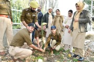Srinagar Police organize plantation drive on Ekta Diwas across all units