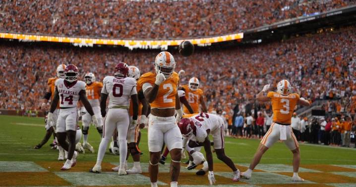 Hog-tied: Vols down Razorbacks despite late comeback