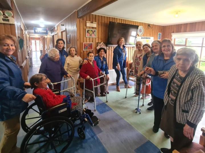 Club de Leones de Puerto Varas celebró el Día del Servicio Leonístico con gesto de amor y solidari...