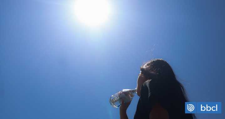 Pronostican altas temperaturas para Santiago este jueves y probables chubascos post Halloween