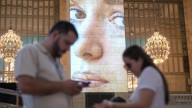 La estación Grand Central de Nueva York sustituye su publicidad por fotos de ciudadanos como parte de una exposición