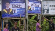 ¡Qué orgullo! Padres expusieron un cartel afuera de su humilde casa para celebrar el grado universitario de su hijo