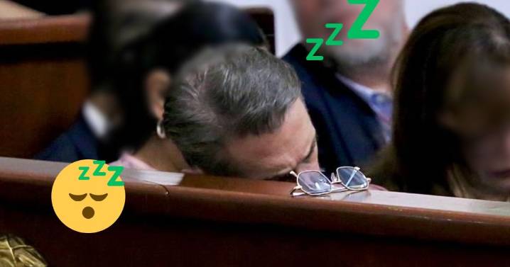 Andaba en modo avión: Sergio Mayer se duerme en pleno informe de Clara Brugada
