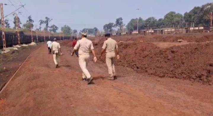 Mining department busts Rs 1 crore illegal mineral haul in Keonjhar's Barbil
