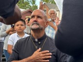 Priest begins immigration justice walk from pope's Dolton home