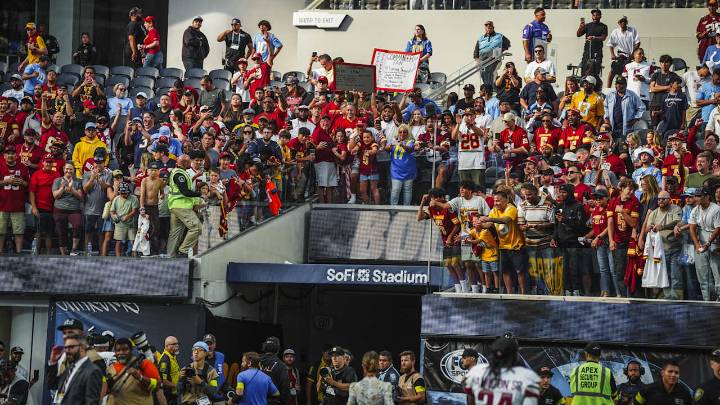 California Commanders fans turn out in LA, for Jayden Daniels' hometown return