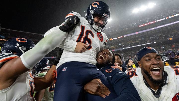 Bears' Jake Moody hits winning field goal after whirlwind day