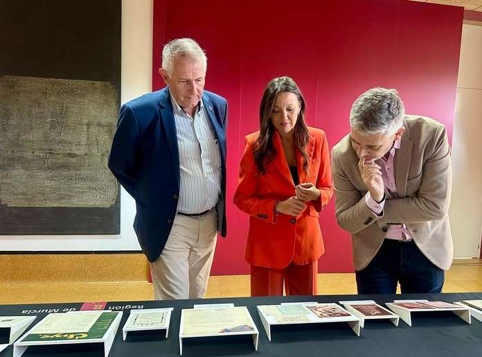 Murcia Plaza Cultura | La Asociación de la Prensa cede al Archivo un fondo documental con "más de un siglo de historia del periodismo murciano"