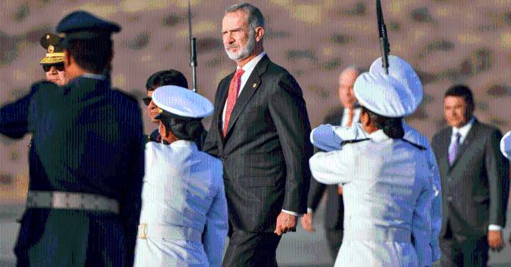 El rey Felipe VI de España llegó al Perú para participar en el X Congreso Internacional de la Lengua Española en Arequipa
